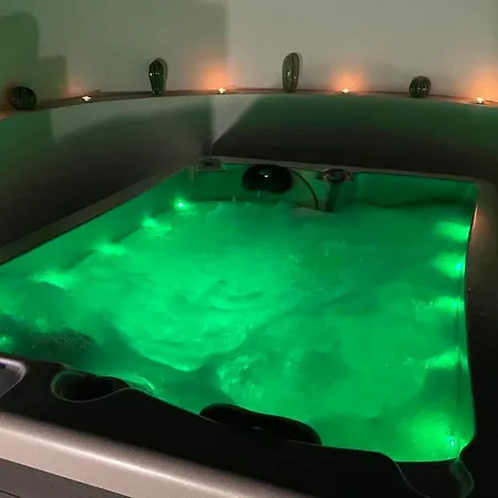 Marvillafuerte - Air-conditioned Swimming Pool & Private Jacuzzi *